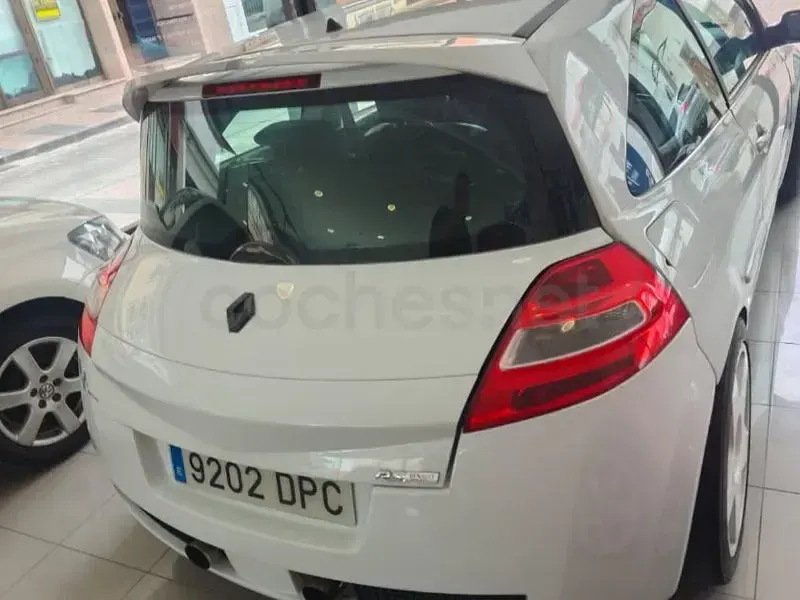 Usado Renault Mégane 225 CV (165 kW) 2005 Blanco Berlina