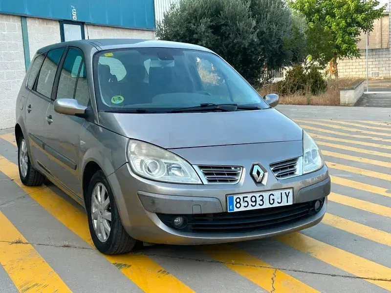 Usado Renault Scénic Dynamique 105 CV (77 kW) 2008 Beige Monovolumen