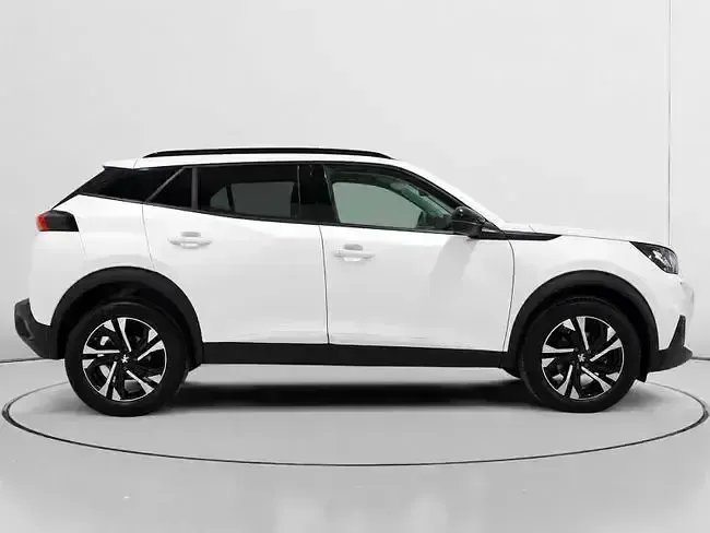 Usado Peugeot 2008 Allure 110 CV (80 kW) 2022 Blanco SUV