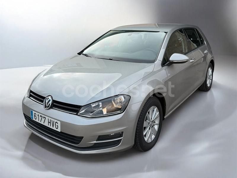 Usado VW Golf VII Advance 105 HP (77 kW) 2014 Cinzento Sedan