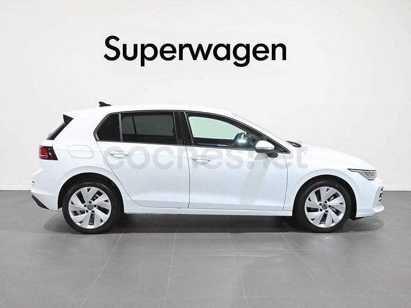 Usado VW Golf VIII 116 CV (85 kW) 2025 Blanco Berlina