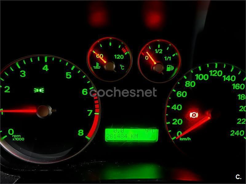 Usado Ford C-MAX Trend 100 CV (73 kW) 2006 Gris / plata Monovolumen