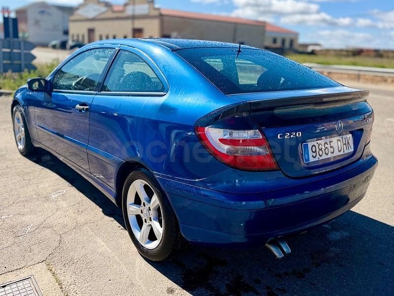 Usado Mercedes C220 150 CV (110 kW) 2005 Azul Berlina