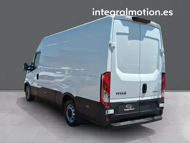 Usado Iveco Daily 2024 Blanco Berlina