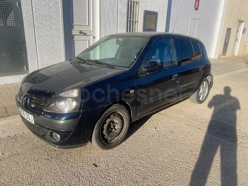 Usado Renault Clio II 100 CV (73 kW) 2005 Azul Berlina