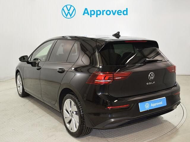 Usado VW Golf VIII Life 115 CV (84 kW) 2025 Negro Berlina