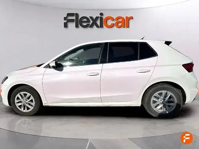 Usado Skoda Fabia Selection 95 CV (69 kW) 2024 Blanco Berlina