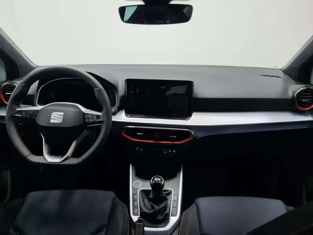 Usado Seat Arona FR 116 CV (85 kW) 2025 Blanco SUV