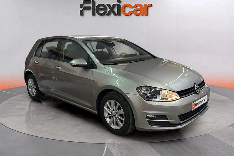 Gris Usado 2017 VW Golf Advance Berlina | 11.990 € (Super precio) - Imagen 1/4