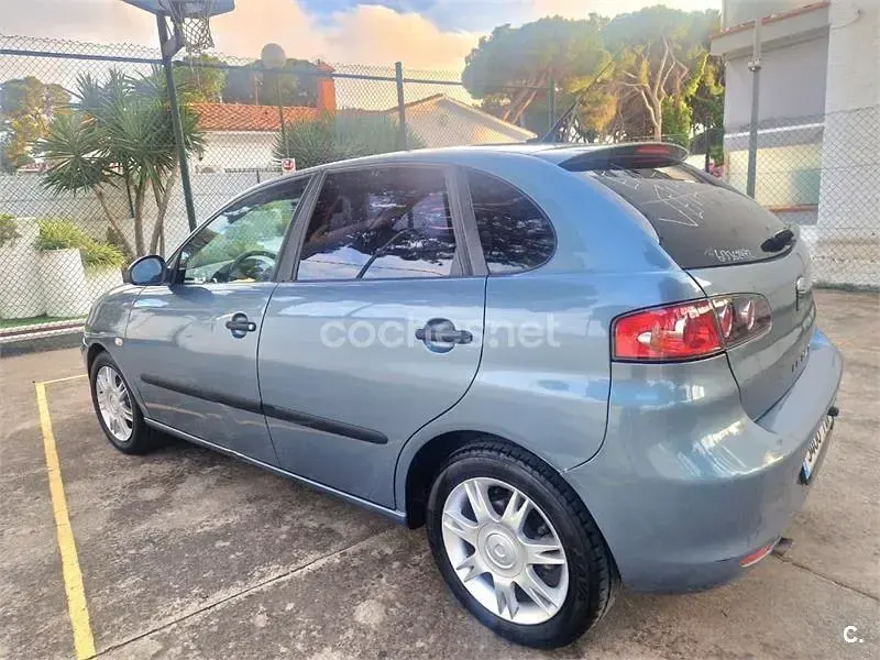 Usado Seat Ibiza 85 CV (62 kW) 2008 Gris / plata Berlina