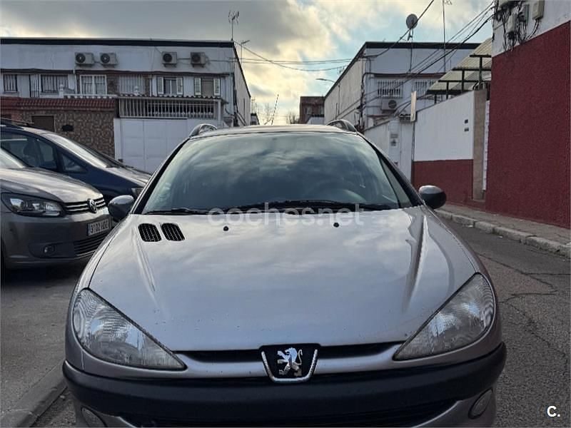 Gris / plata Usado 2002 Peugeot 206 Familiar | 2000 € (Precio justo) - Imagen 1/4