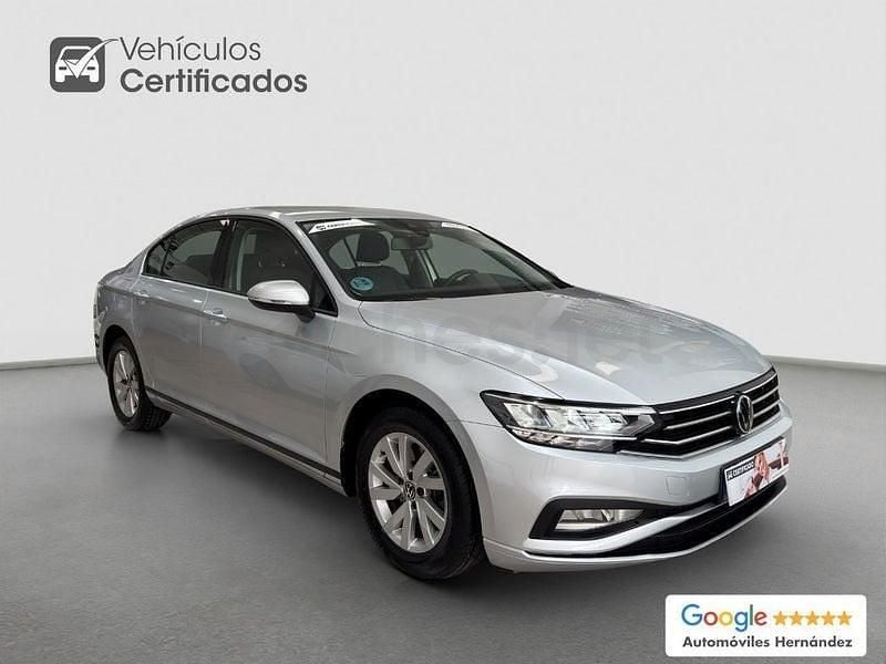 Usado VW Passat Business 150 CV (110 kW) 2021 Gris / plata Berlina