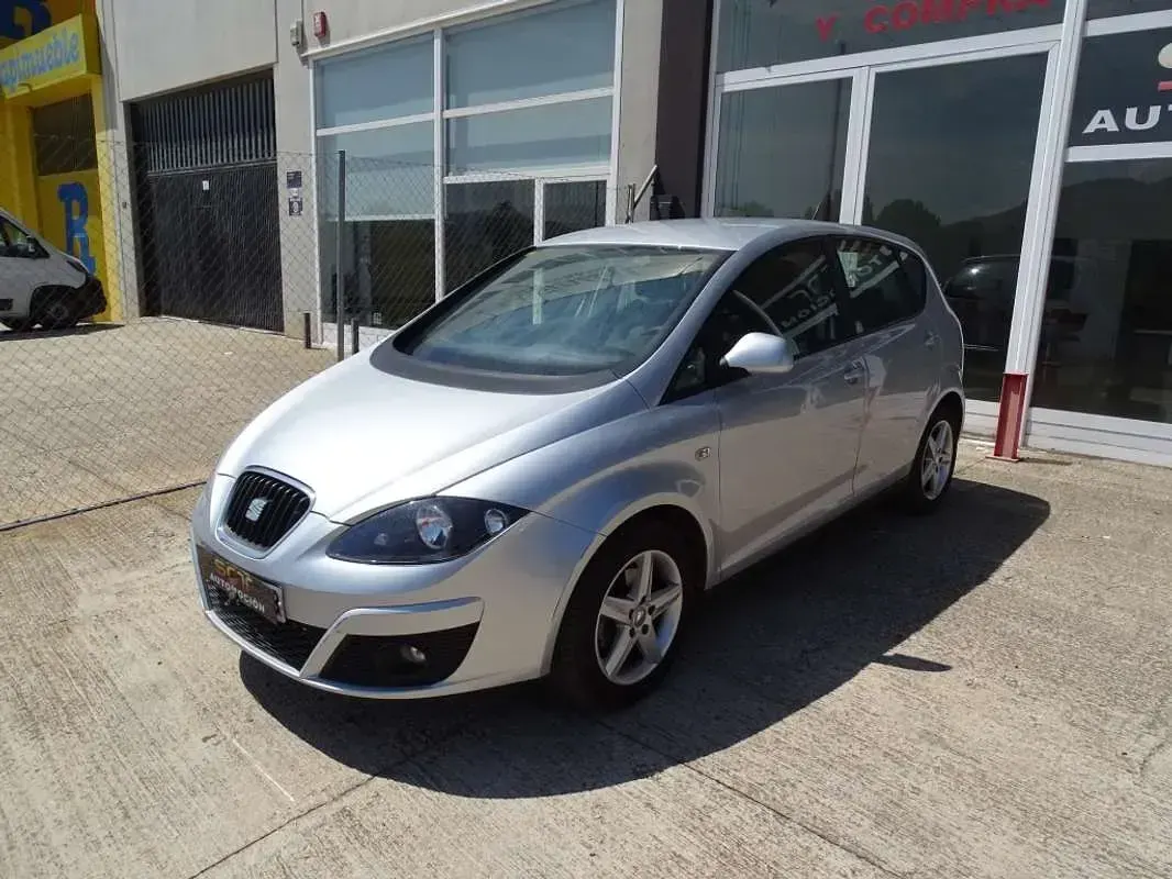 Usado Seat Altea Reference 105 CV (77 kW) 2011 Gris Monovolumen