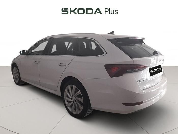 Blanco Usado 2024 Skoda Octavia Selection Familiar | 32.540 € (Precio justo) - Imagen 1/4