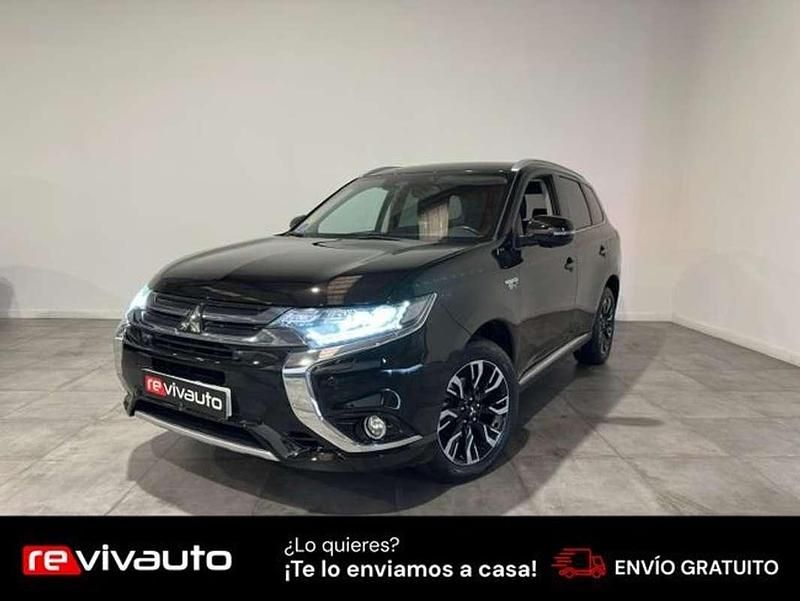 Usado Mitsubishi Outlander P-HEV 227 CV (166 kW) 2018 Negro SUV