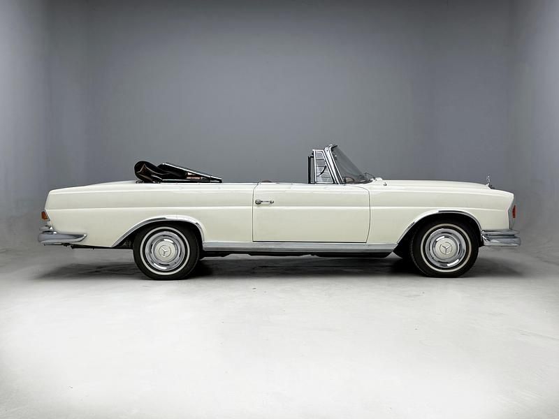 Usado Mercedes W111 SE 160 CV (117 kW) 1966 Blanco Descapotable