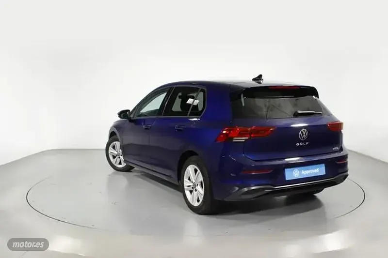 Usado VW Golf VIII Life 110 CV (80 kW) 2020 Azul Berlina