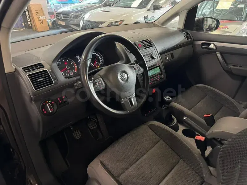 Usado VW Touran Edition 140 CV (102 kW) 2011 Marrón Monovolumen