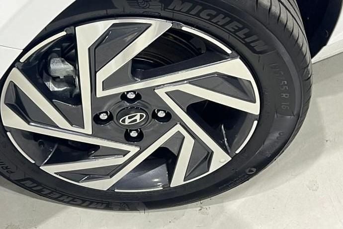 Usado Hyundai i20 N Line 100 CV (73 kW) 2024 Blanco