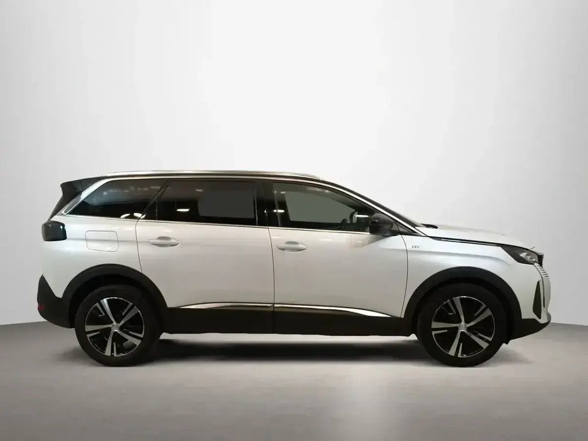 Usado Peugeot 5008 GT 131 CV (96 kW) 2023 Blanco SUV