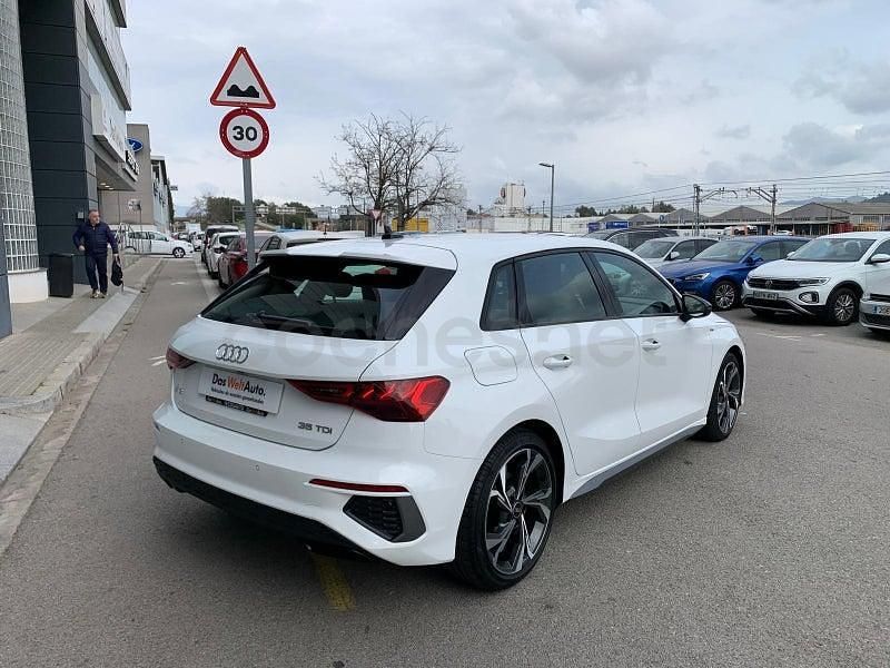 Usado Audi A3 Ambiente 150 CV (110 kW) 2022 Blanco Berlina