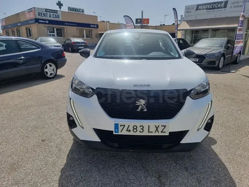 Usado Peugeot 2008 Active 110 CV (80 kW) 2022 Blanco SUV