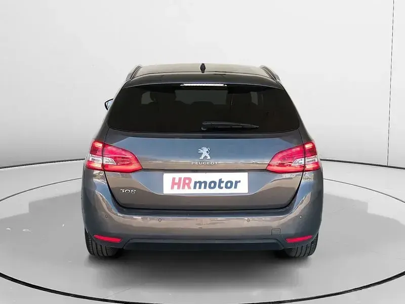 Usado Peugeot 308 SW Allure 130 CV (95 kW) 2021 Gris / plata Familiar