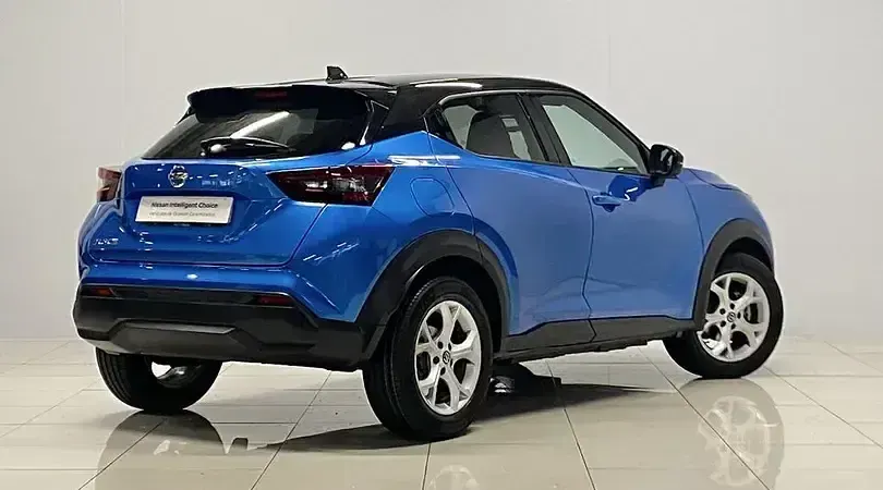 Usado Nissan Juke N-Connecta 114 CV (83 kW) 2021 Carroceria bitono magnetic blue midnight black SUV