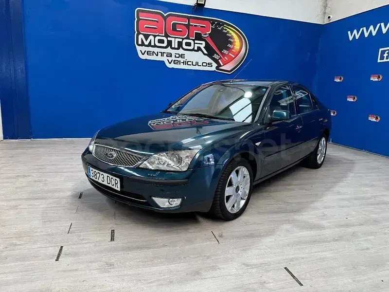 Usado Ford Mondeo Ghia 130 CV (95 kW) 2005 Azul Berlina