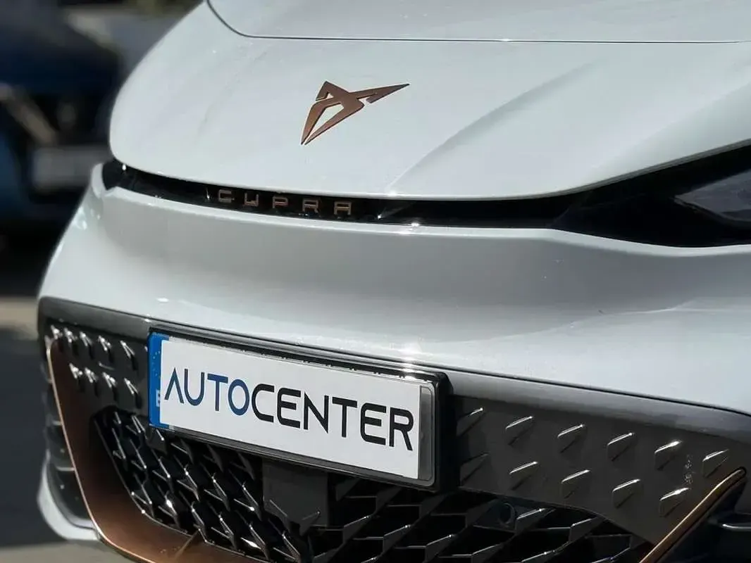 Usado Cupra Born e-Boost 169 kW (231 CV) 2023 Blanco Utilitario