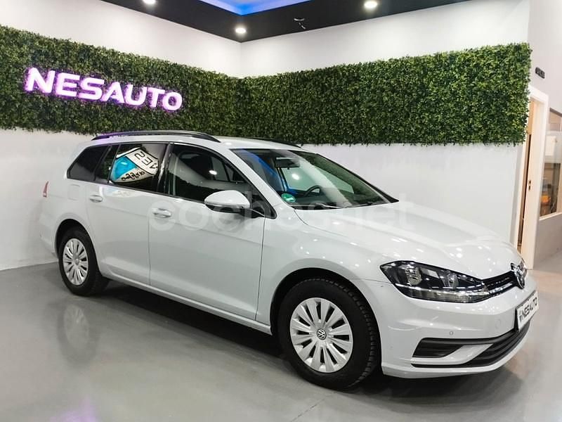 Usado VW Golf VII Advance 110 CV (80 kW) 2018 Blanco Familiar