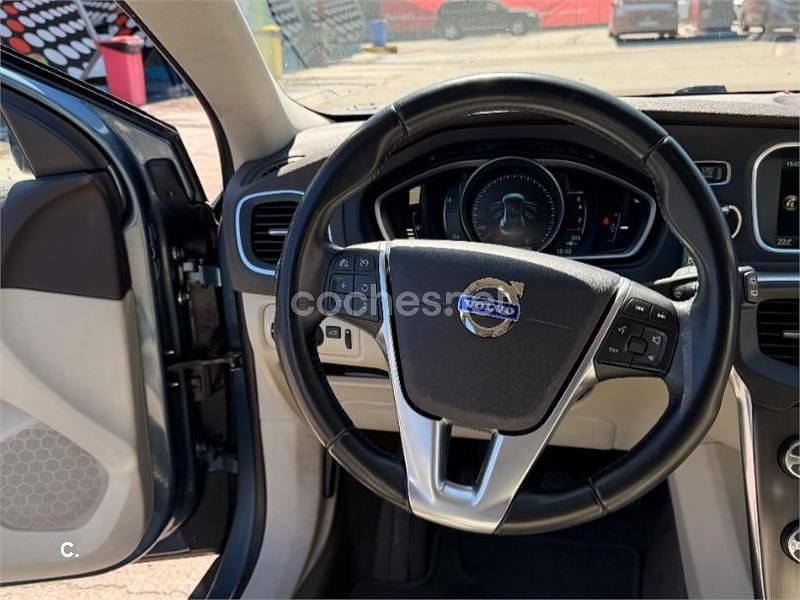 Usado Volvo V40 Summum 122 CV (89 kW) 2014 Azul Berlina