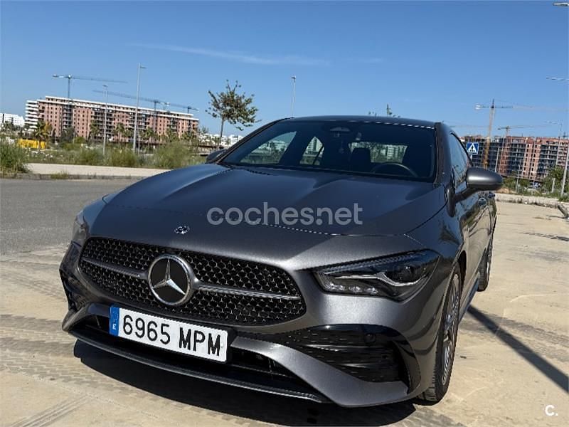 Usado Mercedes CLA200 163 CV (119 kW) 2024 Gris / plata Berlina