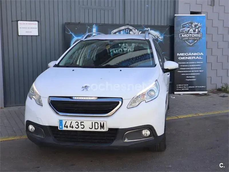 Usado Peugeot 2008 Active 82 CV (60 kW) 2015 Blanco SUV