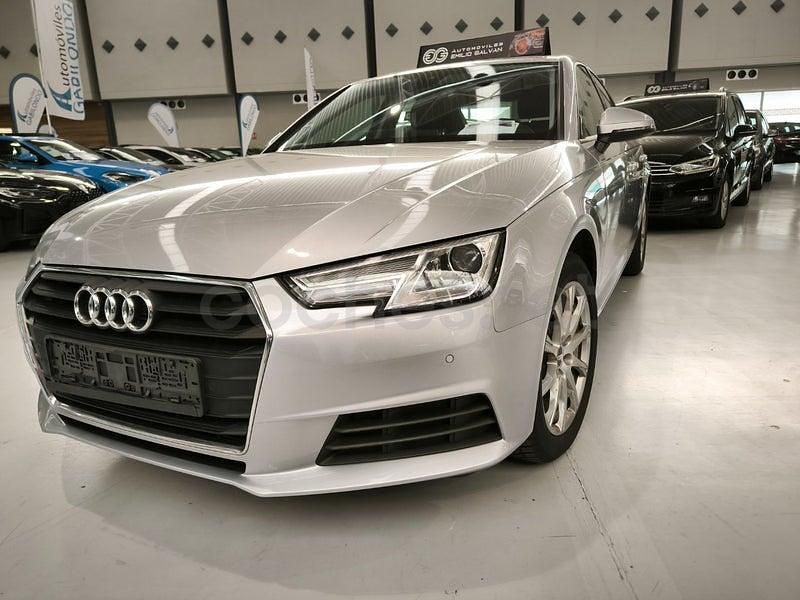 Usado Audi A4 Advanced Plus 150 CV (110 kW) 2019 Gris / plata Berlina