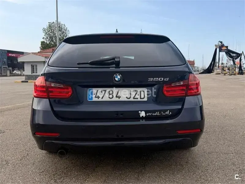 Usado BMW 320 184 CV (135 kW) 2012 Negro Familiar