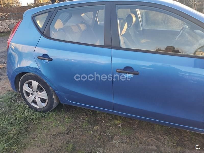 Usado Hyundai i30 Comfort 109 CV (80 kW) 2010 Azul Berlina
