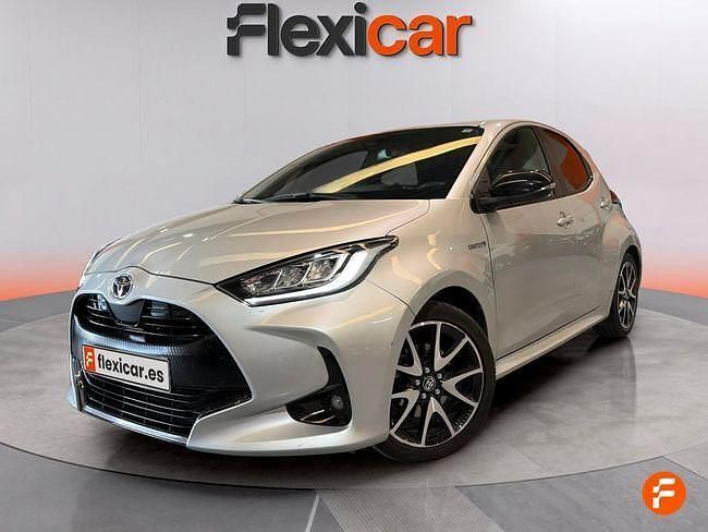 Usado Toyota Yaris Hybrid Style 116 CV (85 kW) 2021 Gris