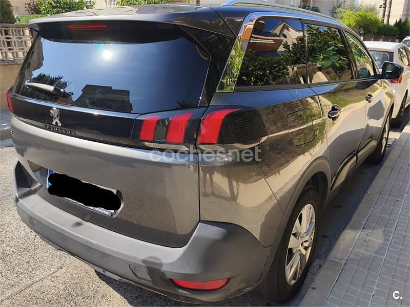Usado Peugeot 5008 Active 120 CV (88 kW) 2017 Gris / plata SUV