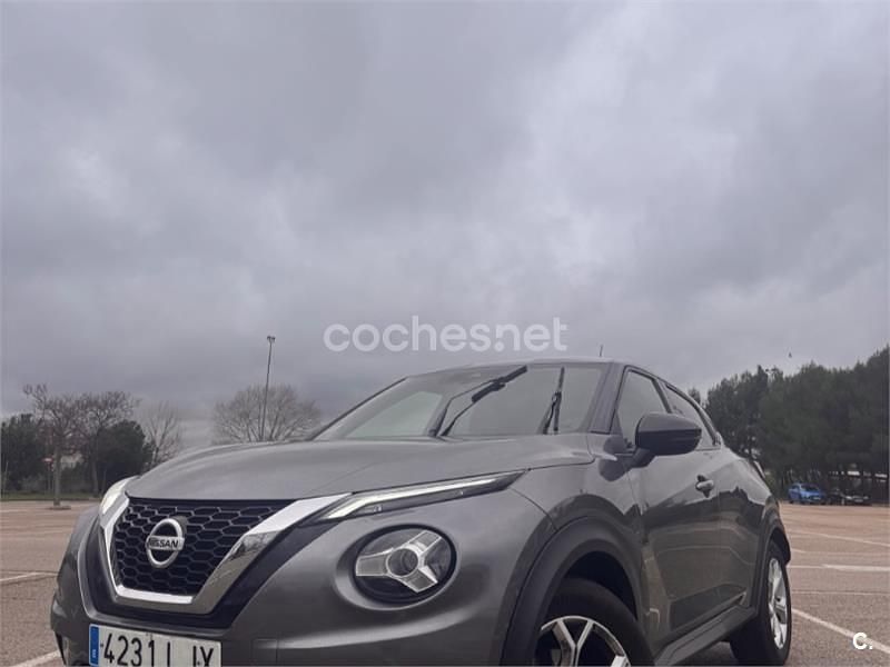 Usado Nissan Juke Acenta 117 CV (86 kW) 2020 Gris / plata SUV
