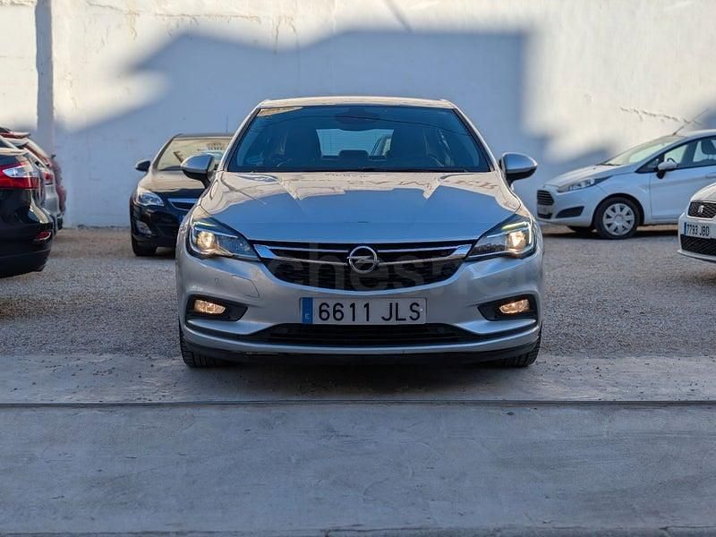 Usado Opel Astra Excellence 150 CV (110 kW) 2016 Gris / plata Berlina