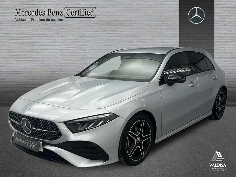 Gris / plateado Usado 2024 Mercedes A200 AMG line Berlina | 37.100 € (Precio justo) - Imagen 1/4