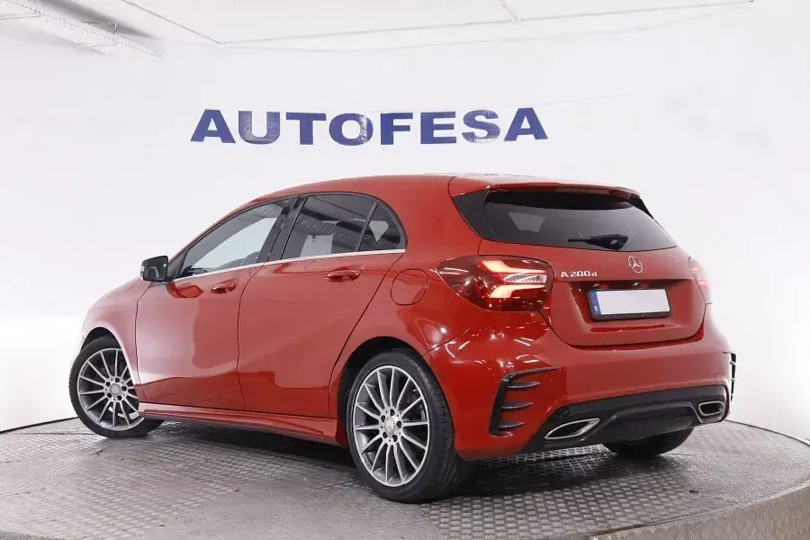 Usado Mercedes A200 AMG line 136 CV (100 kW) 2016 Rojo