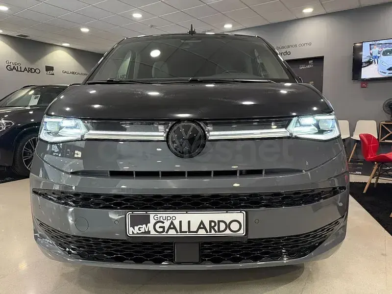 Usado VW Multivan 150 CV (110 kW) 2023 Gris / plata Monovolumen