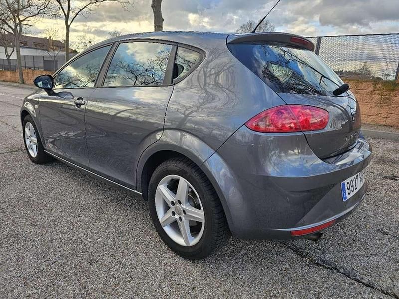 Usado Seat Leon Style 110 CV (80 kW) 2013 Plateado Utilitario