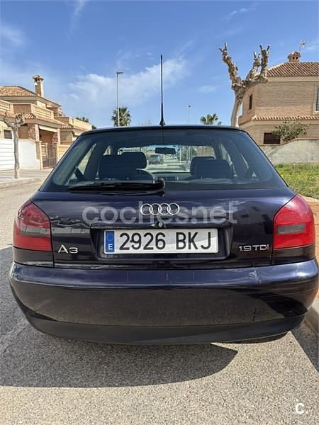 Usado Audi A3 Attraction 110 CV (80 kW) 1998 Azul Utilitario