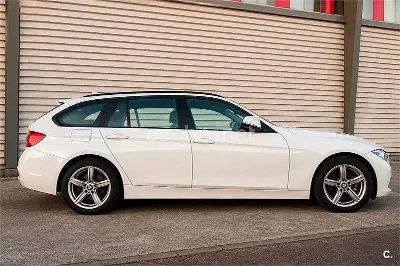 Usado BMW 318 150 CV (110 kW) 2019 Blanco Familiar