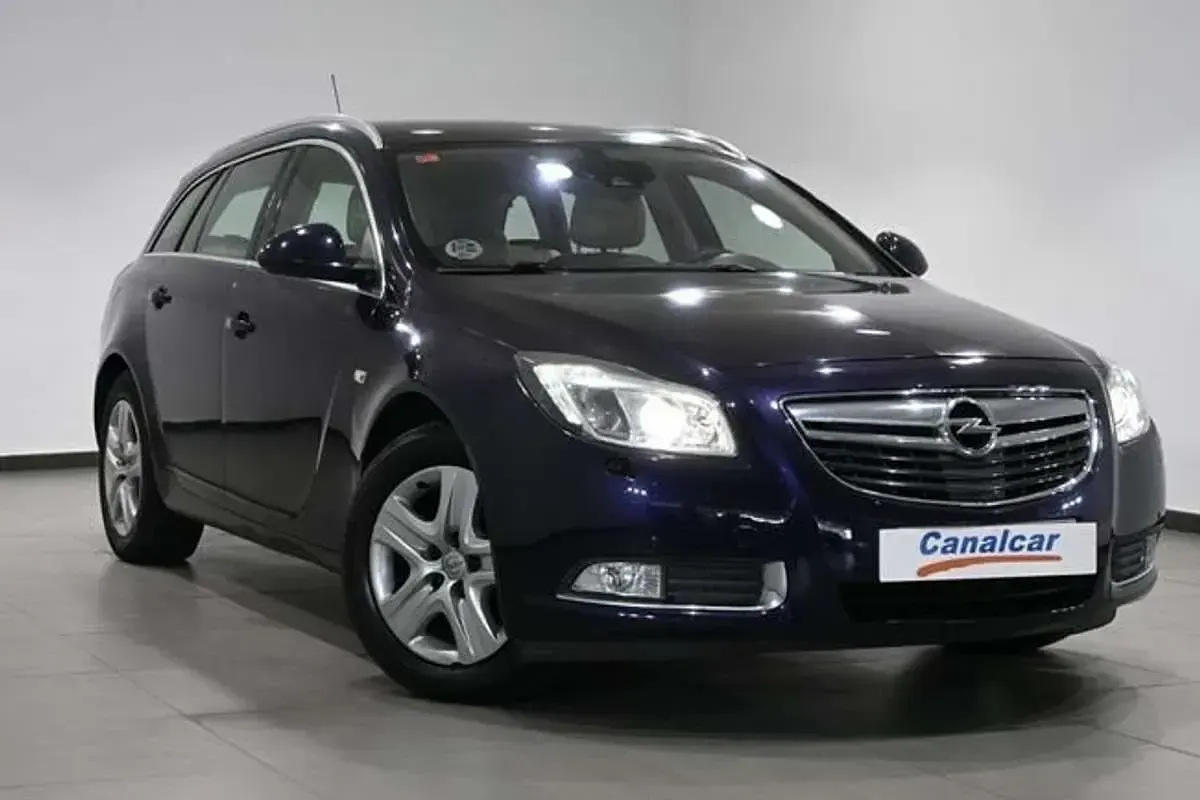 Usado Opel Insignia Selective 131 CV (96 kW) 2013 Azul Familiar