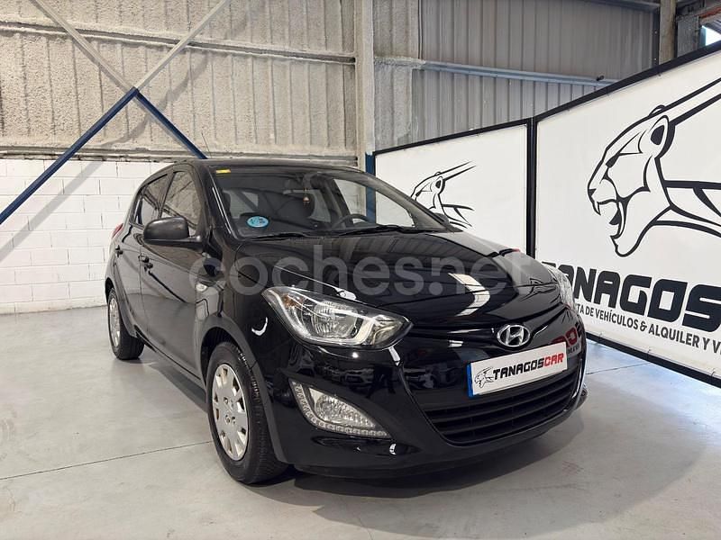 Käytetty Hyundai i20 85 HP (62 kW) 2012 Musta Sedan