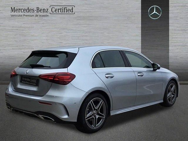 Usado Mercedes A180 AMG line 136 CV (100 kW) 2025 Plata hightech